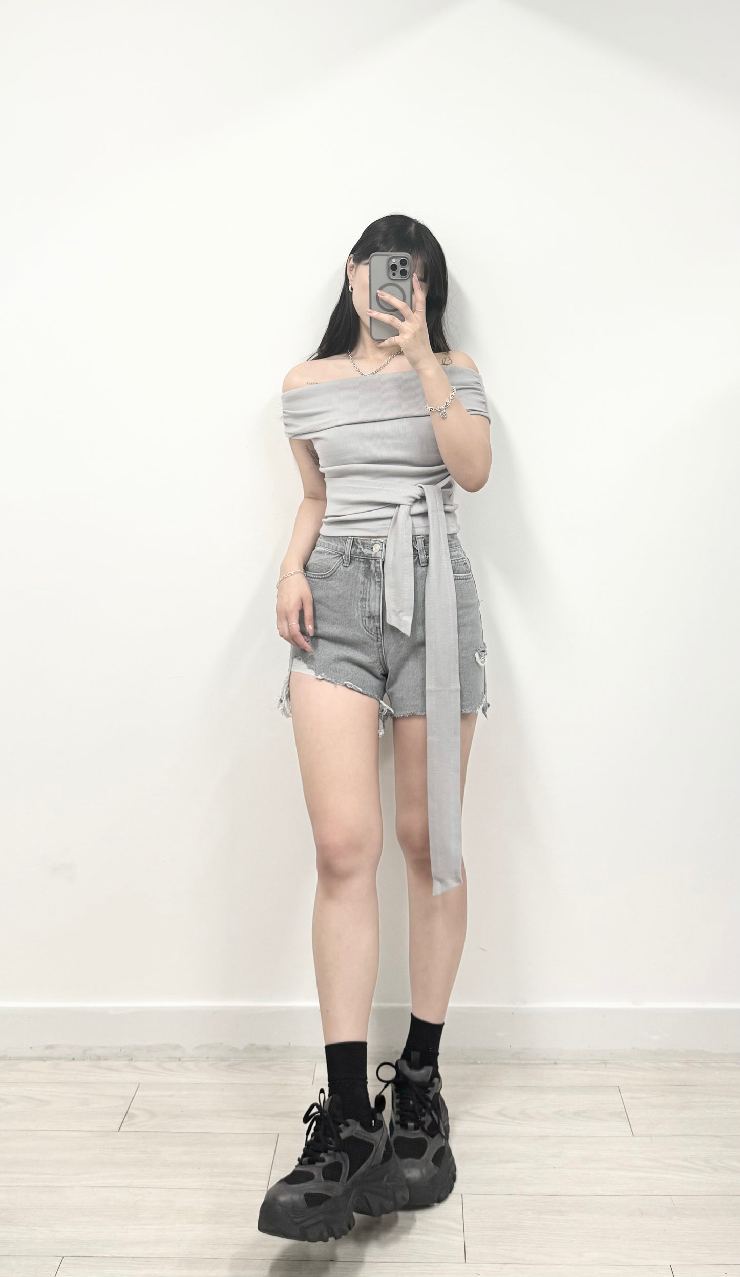 S801 灰色小破洞短褲