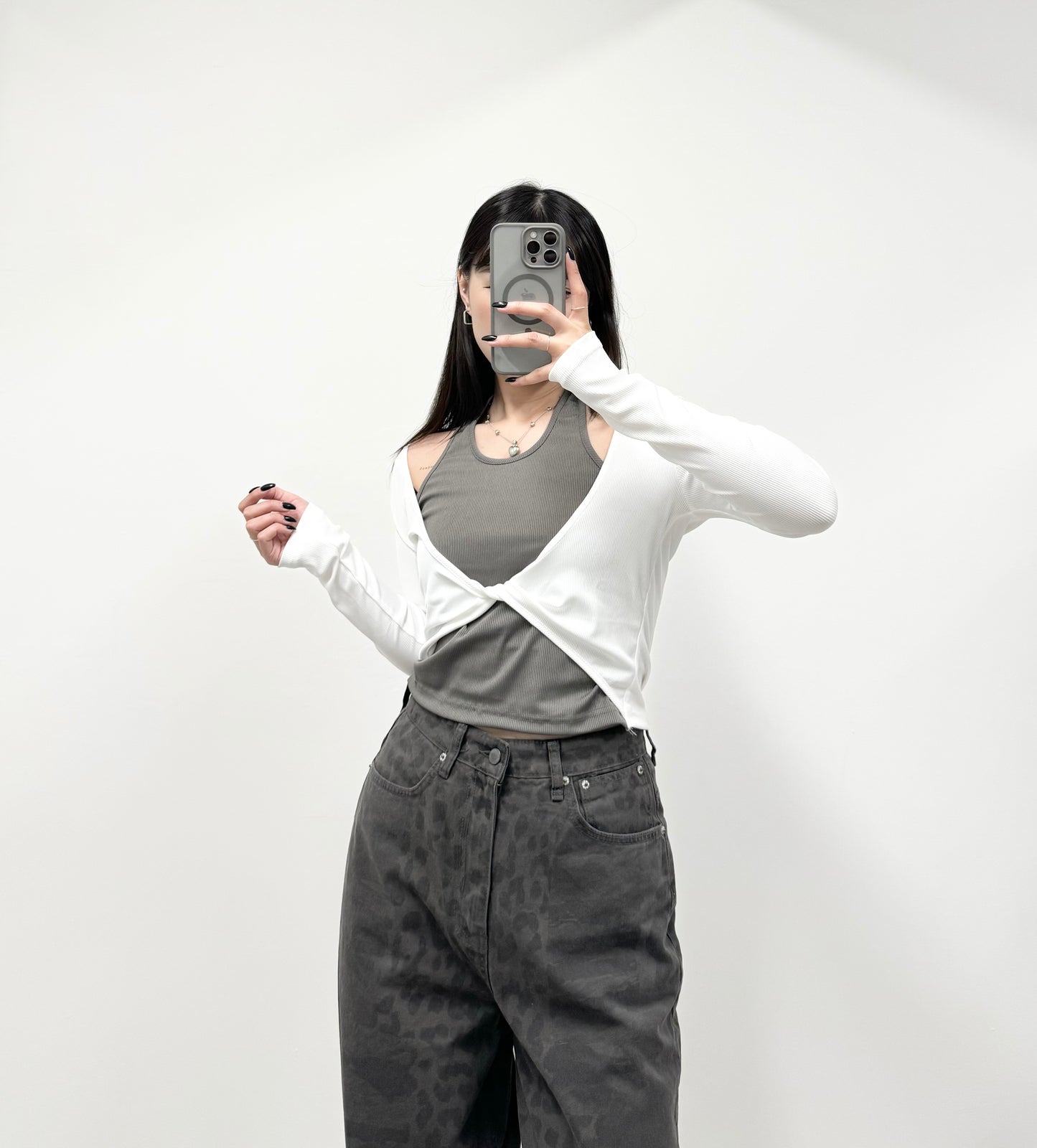 S737 拼色軟熟微露肩上衣