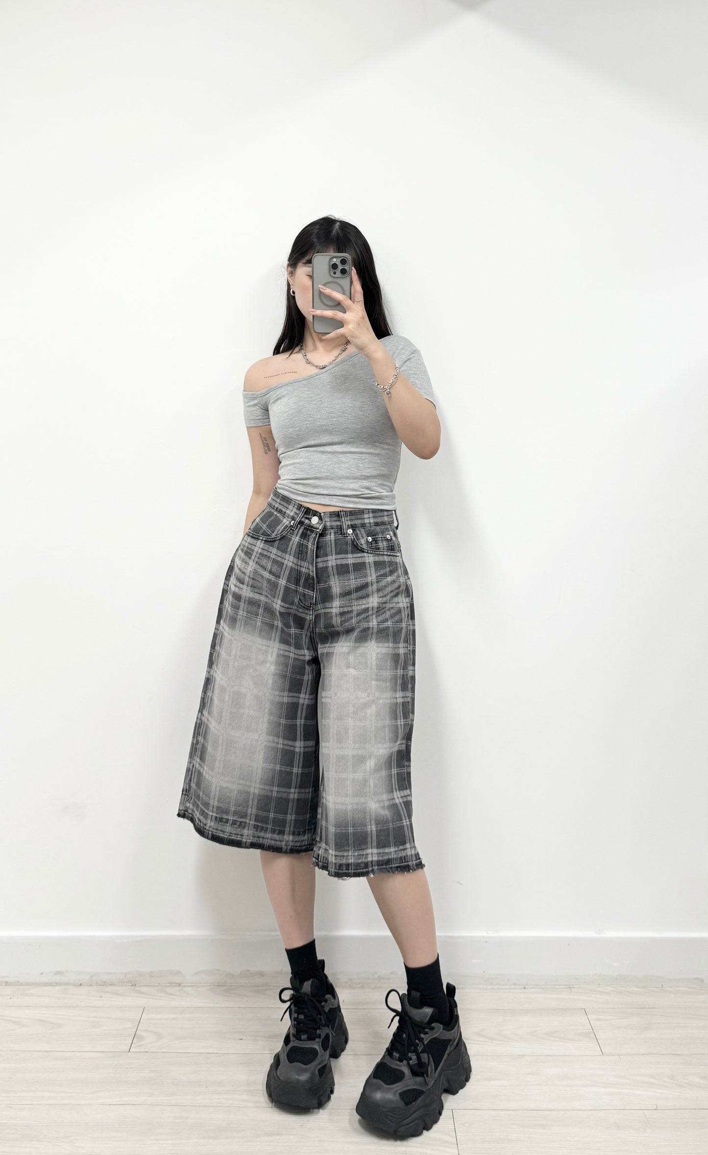 S819 格仔刷色牛仔短褲
