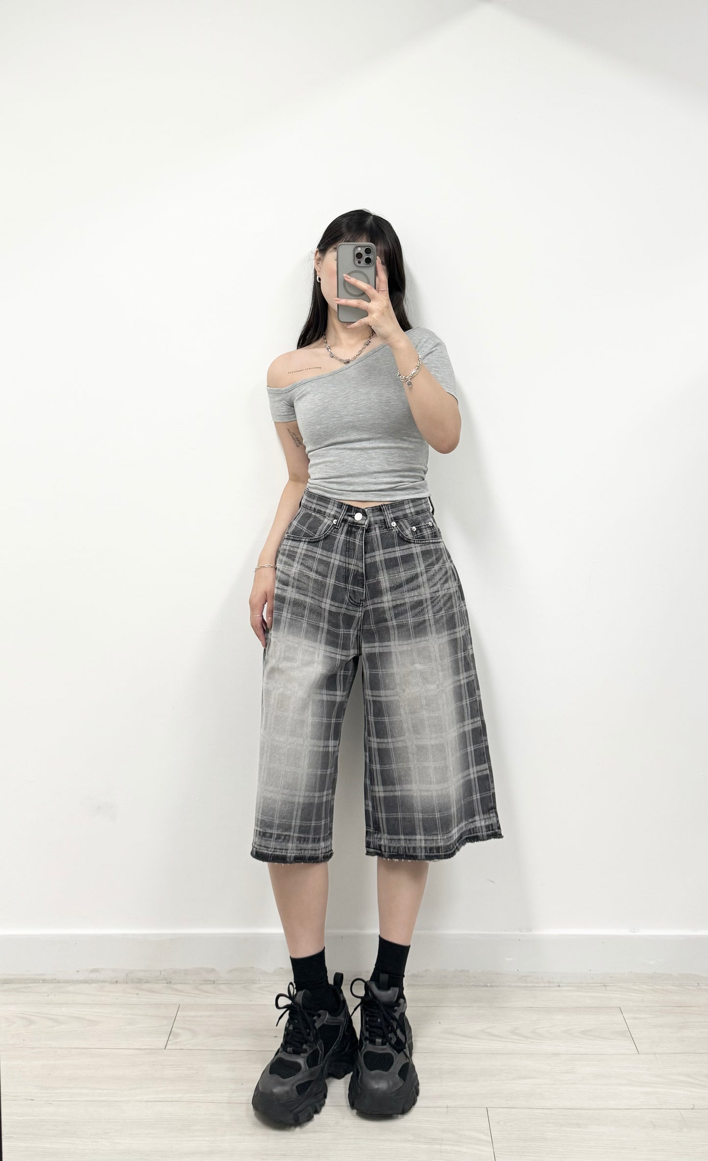 S819 格仔刷色牛仔短褲